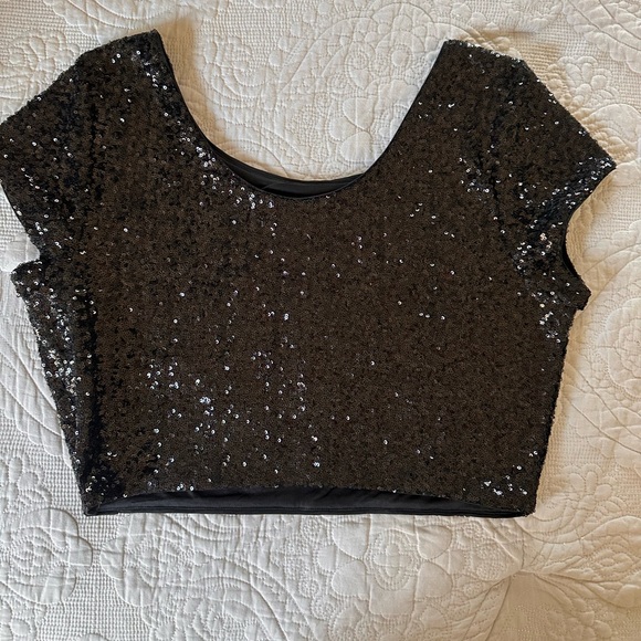 Black Sequin Top Express Size Large NWT - Picture 2 of 5